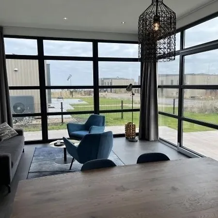 Enkhuizer Meeresbrise Dritte Reihe Mit Zaun Haus Nr 251 Holiday home Enkhuizen