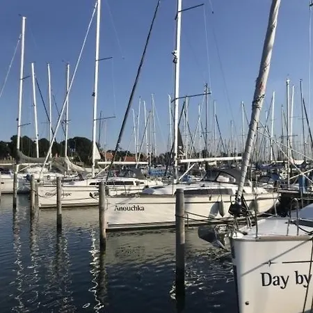 Enkhuizer Meeresbrise Dritte Reihe Mit Zaun Haus Nr 251 Feriehus *